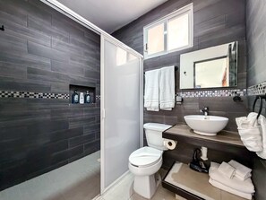Douche, serviettes fournies