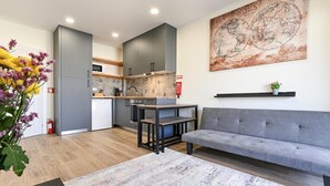 TV - Andrade Corvo O w / balcony by Sé Apartamentos (Braga)