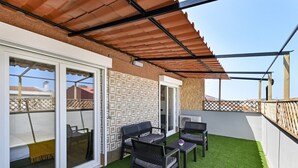Outdoor dining - Andrade Corvo O w / balcony by Sé Apartamentos (Braga)