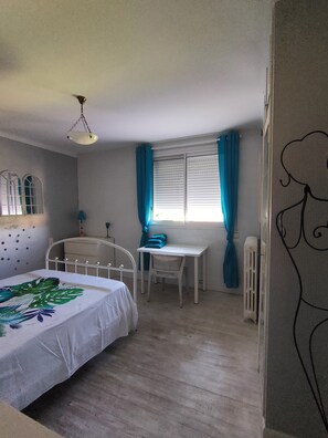 3 chambres, fer et planche à repasser, Wi-Fi gratuit, draps fournis