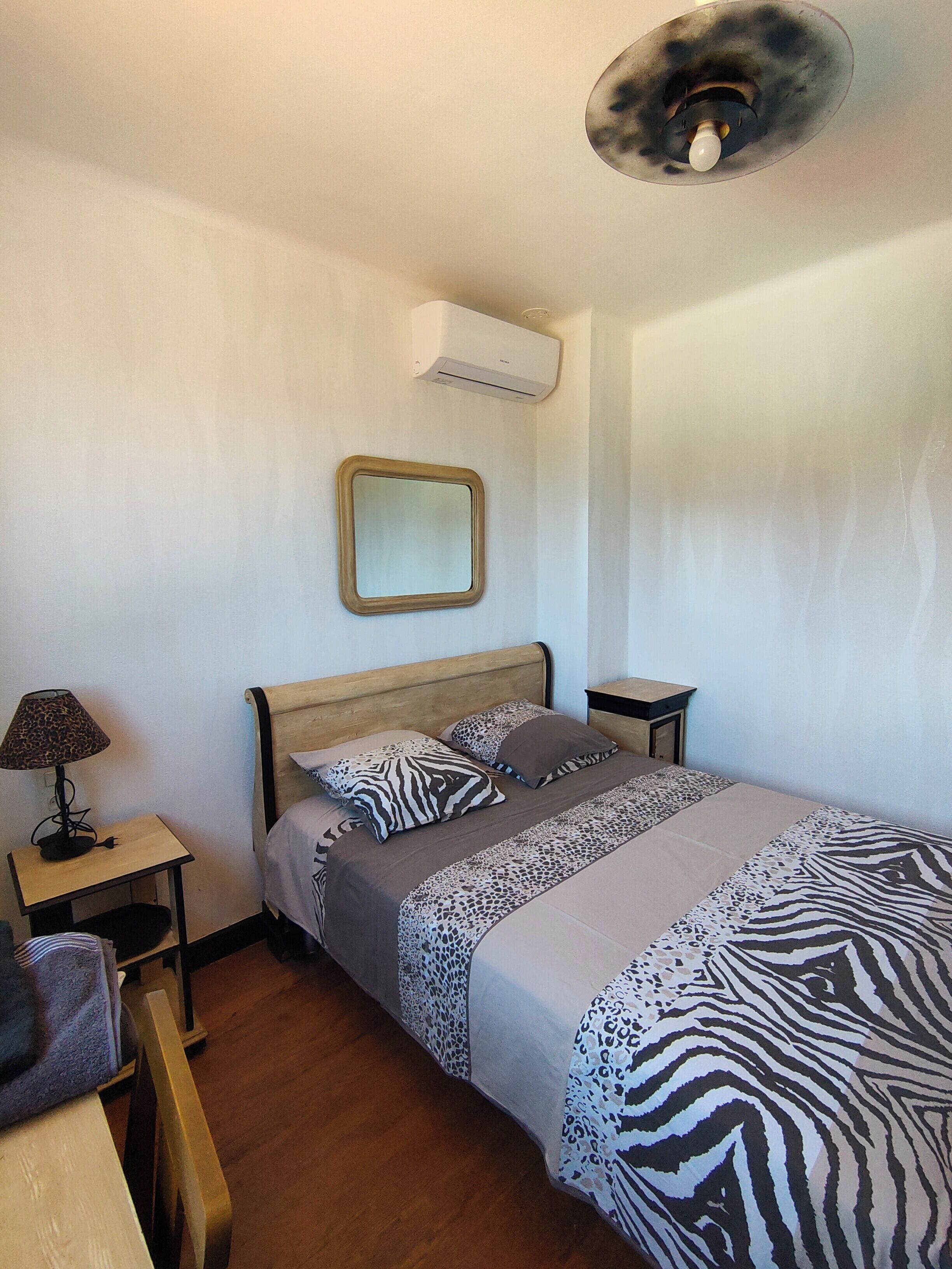 3 slaapkamers, een strijkplank/strijkijzer, gratis wifi, beddengoed