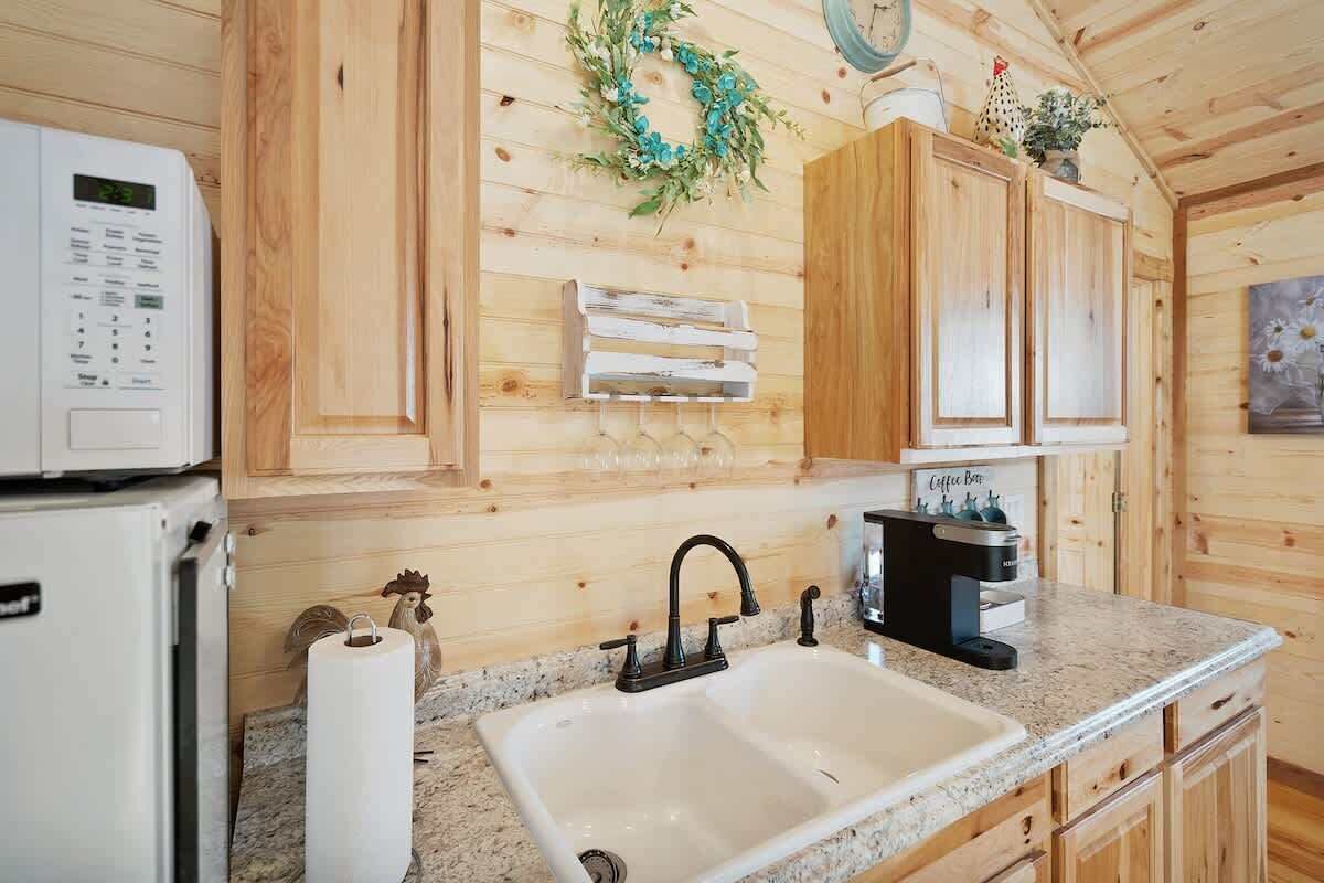 Cabin, 1 King Bed, Kitchen | Private kitchen | Coffee/tea maker
