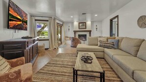 บ้านพัก, หลายเตียง, ลานระเบียง (1526 Upper Live Oak) | บริเวณนั่งเล่น