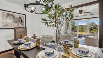 House, Multiple Beds, Patio (1526 Upper Live Oak) | Dining