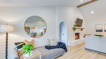 TV, fireplace, table tennis, books