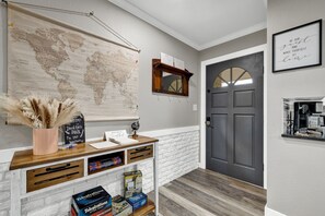 Nhà, nhiều giường, bồn tắm nước nóng | 3 phòng ngủ, trang trí khác biệt 