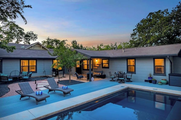 Pool - Das Weinhaus Pool & Hot Tub - Walk to Main St (Fredericksburg)