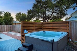 Bain à remous extérieur