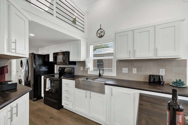House, Multiple Beds, Patio (#28 3567 US 290 E) | Private kitchen | Fridge, microwave, oven, stovetop