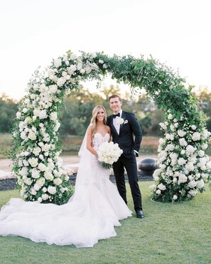 Outdoor wedding area - Resort at Fredericksburg Unit 28 (Fredericksburg)