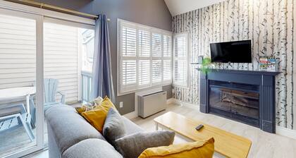 Ski-in/out condo with fireplace & deck + seasonal pool access, hot tub, & tennis