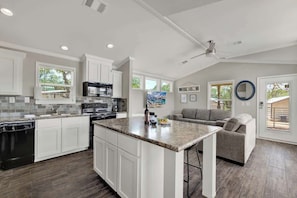 House, 1 King Bed, Patio (#29 3567 US 290 E) | Room amenity