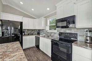 House, 1 King Bed, Patio (#29 3567 US 290 E) | Private kitchen | Coffee/tea maker