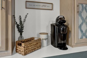 Interior - Canyon Lake Grill and Firepit Walk to Lake (Canyon Lake)