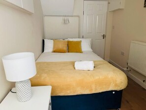 House | 4 bilik tidur, seterika/papan seterika, Wi-fi percuma, cadar katil