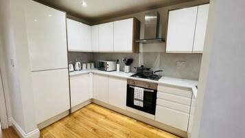 Rumah | Dapur pribadi | Lemari es, microwave, oven, dan kompor