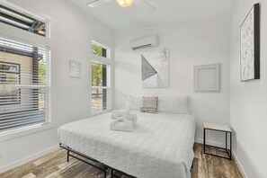 House, 1 King Bed, Patio (#26 3567 US 290 E)