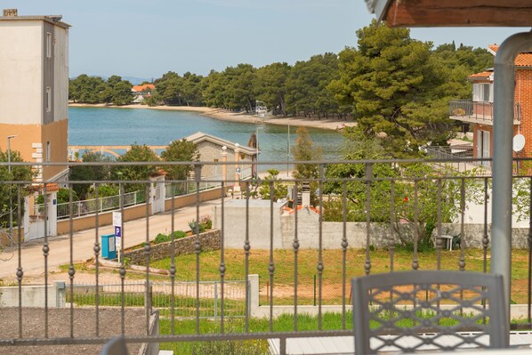 Property grounds - Apartment at second floor (Pirovac)