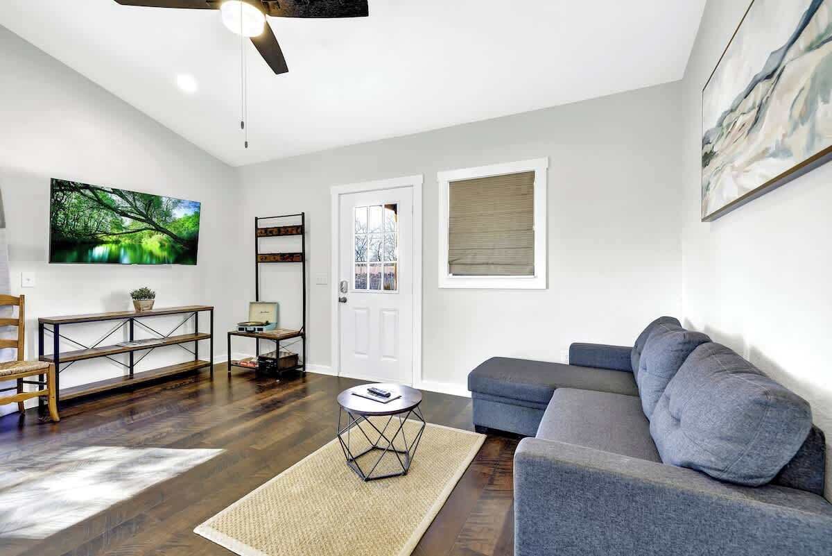 Cottage, Multiple Beds, Hot Tub (496 Ranch 1631- Doll) | Living area