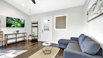 Cottage, Multiple Beds, Hot Tub (496 Ranch 1631- Doll) | Living area