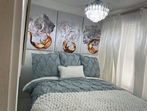 3 makuuhuonetta, silitysrauta/-lauta, ilmainen Wi-Fi, vuodevaatteet