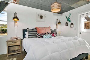 Cottage, 1 Tempat Tidur King, hot tub | 1 kamar tidur dan didekorasi berbeda-beda