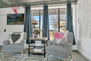 Casa de campo, 1 cama King size, hidromasaje | Área de sala de estar | Televisión