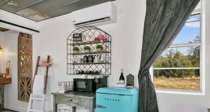 Coco Casita Hot Tub - 4 Miles to Downtown Fred