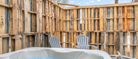Cottage, 1 King Bed, Hot Tub | Outdoor spa tub