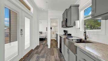 Ferienhaus, 1 King-Bett, Terrasse (#30 3567 US 290 E) | Eigene Küche | Wasserkocher mit Kaffee-/Teezubehör