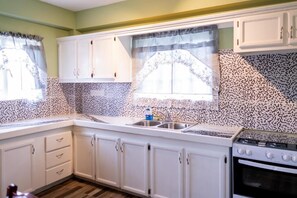 Fridge, microwave, oven, stovetop - Golden Palms Two-Bedroom Apartment (Diamond)