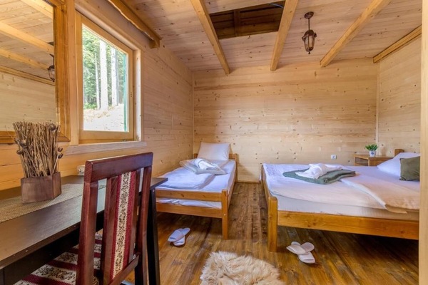 Quartos à prova de som, berço de viagem, Wi-Fi de cortesia