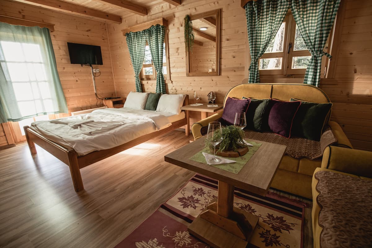 Soundproofing, travel crib, WiFi (free), bed sheets
