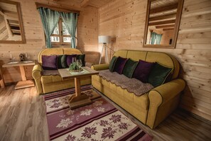 Alpehytte – comfort, fjellutsikt | Lydisolert, reiseseng for barn, wi-fi (inkludert) og sengetøy