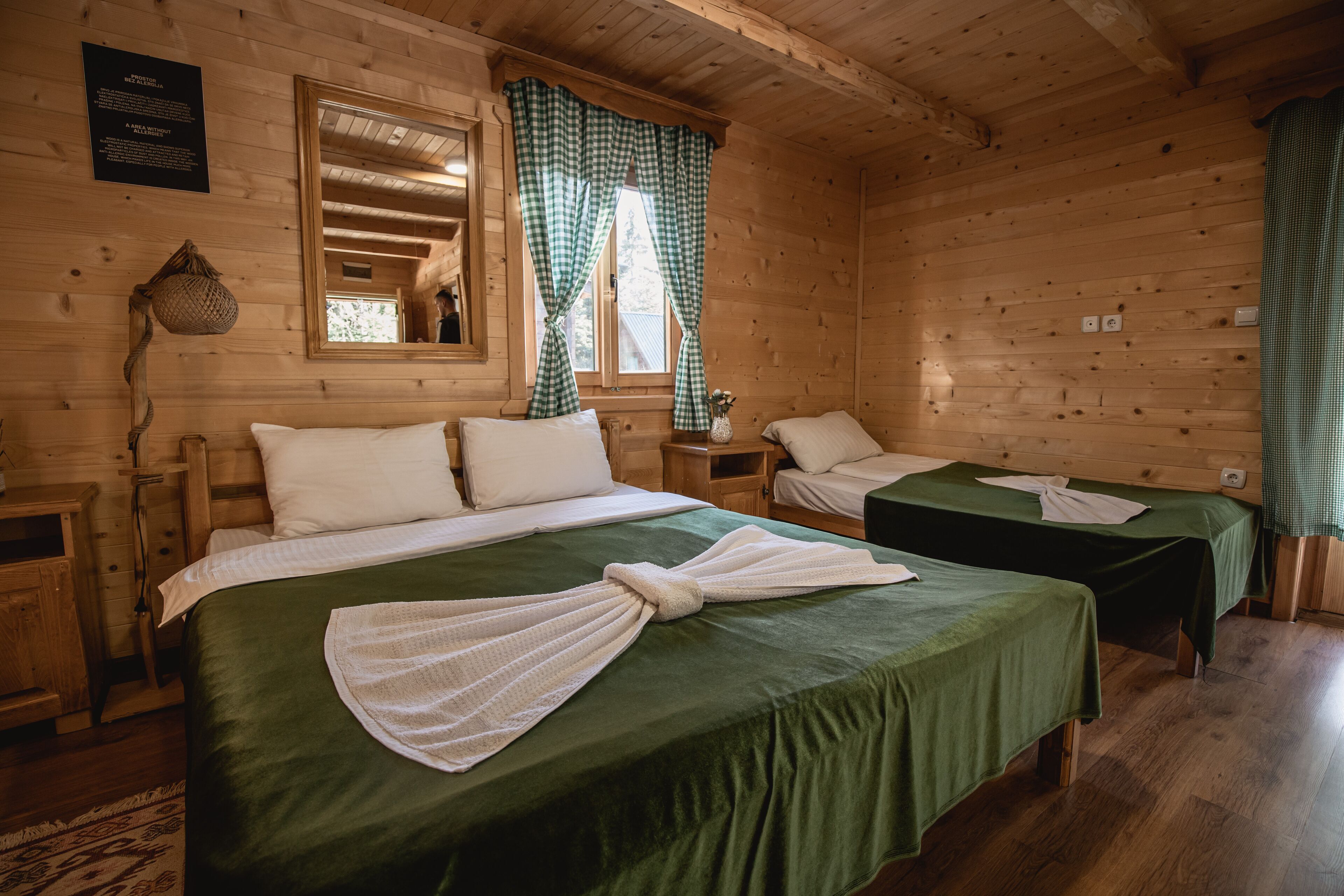 Soundproofing, travel crib, WiFi (free), bed sheets