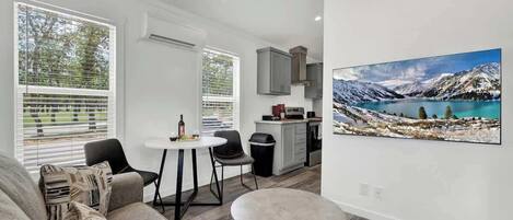 House, 1 Queen Bed, Patio (#27 3567 US 290 E) | Interior