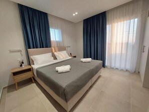 2 Schlafzimmer, Zimmersafe, Schreibtisch, Bügeleisen/Bügelbrett
