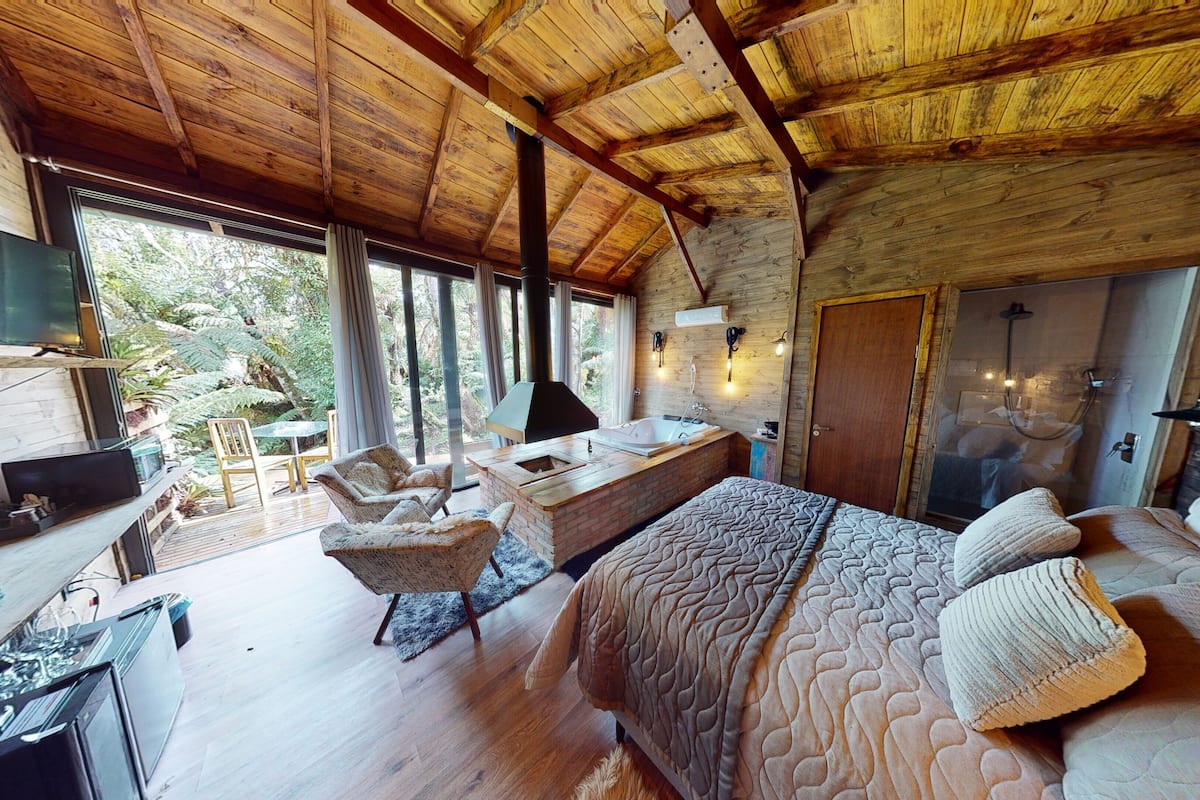 Traditional Cabin, Jetted Tub | 1 bedroom, desk, soundproofing, free WiFi