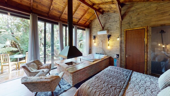 Cabana tradicional, banheira de hidromassagem | 1 quarto, escrivaninha, quartos à prova de som, Wi-Fi de cortesia