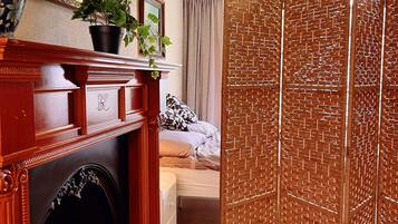 1 bedroom, desk, WiFi, bed sheets