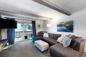 Fernseher, Kamin, DVD-Player
