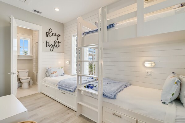 4 bedrooms, internet, bed sheets