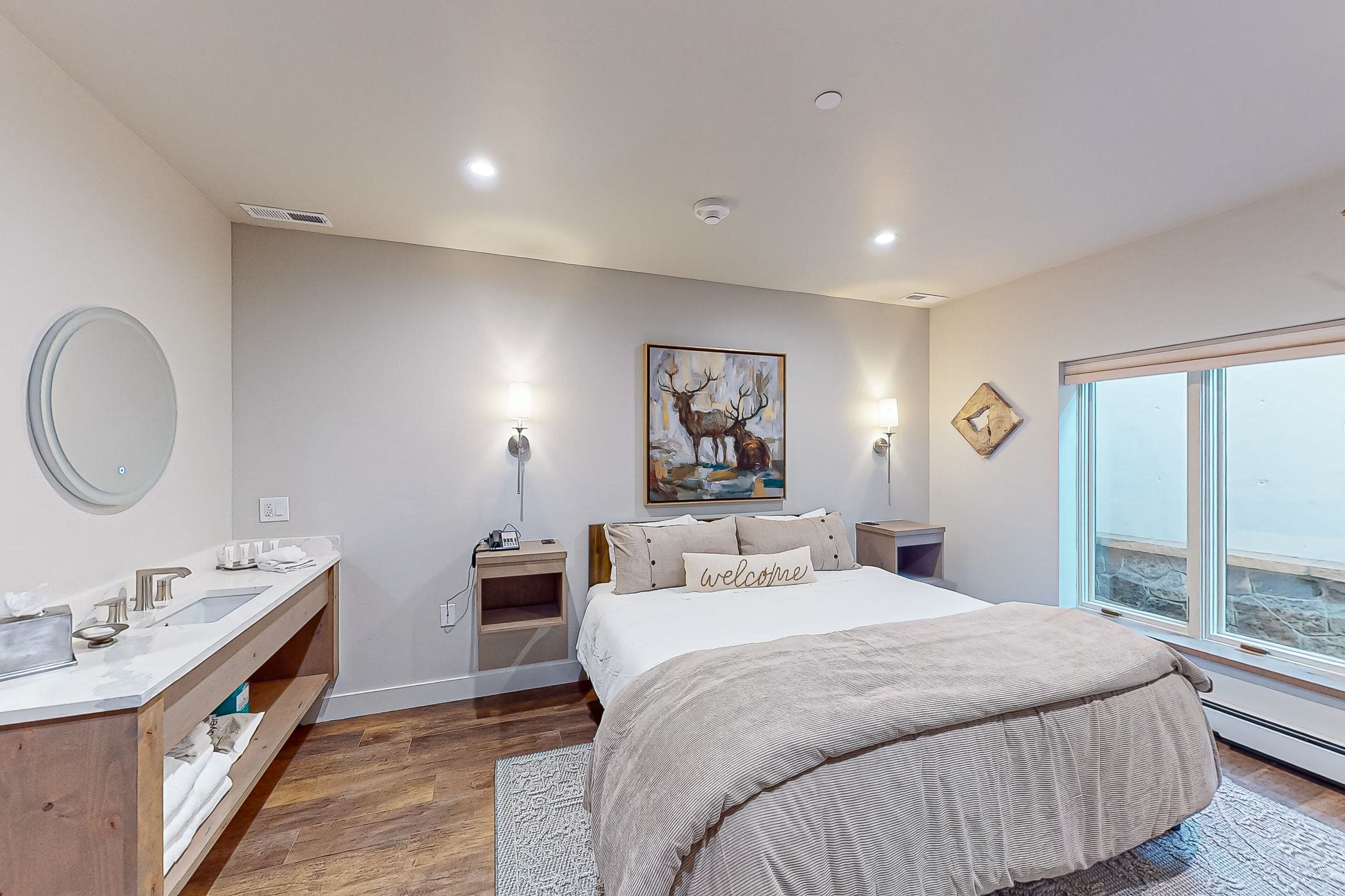 Tabla de planchar con plancha, wifi y ropa de cama 