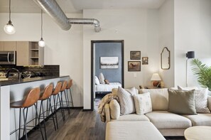 TV, ping pong - New 3BR Serene Manor | Parking Gym & Game Room (Philadelphia)