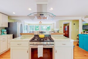 Frigorífic, microones, forn i placa de cuina 