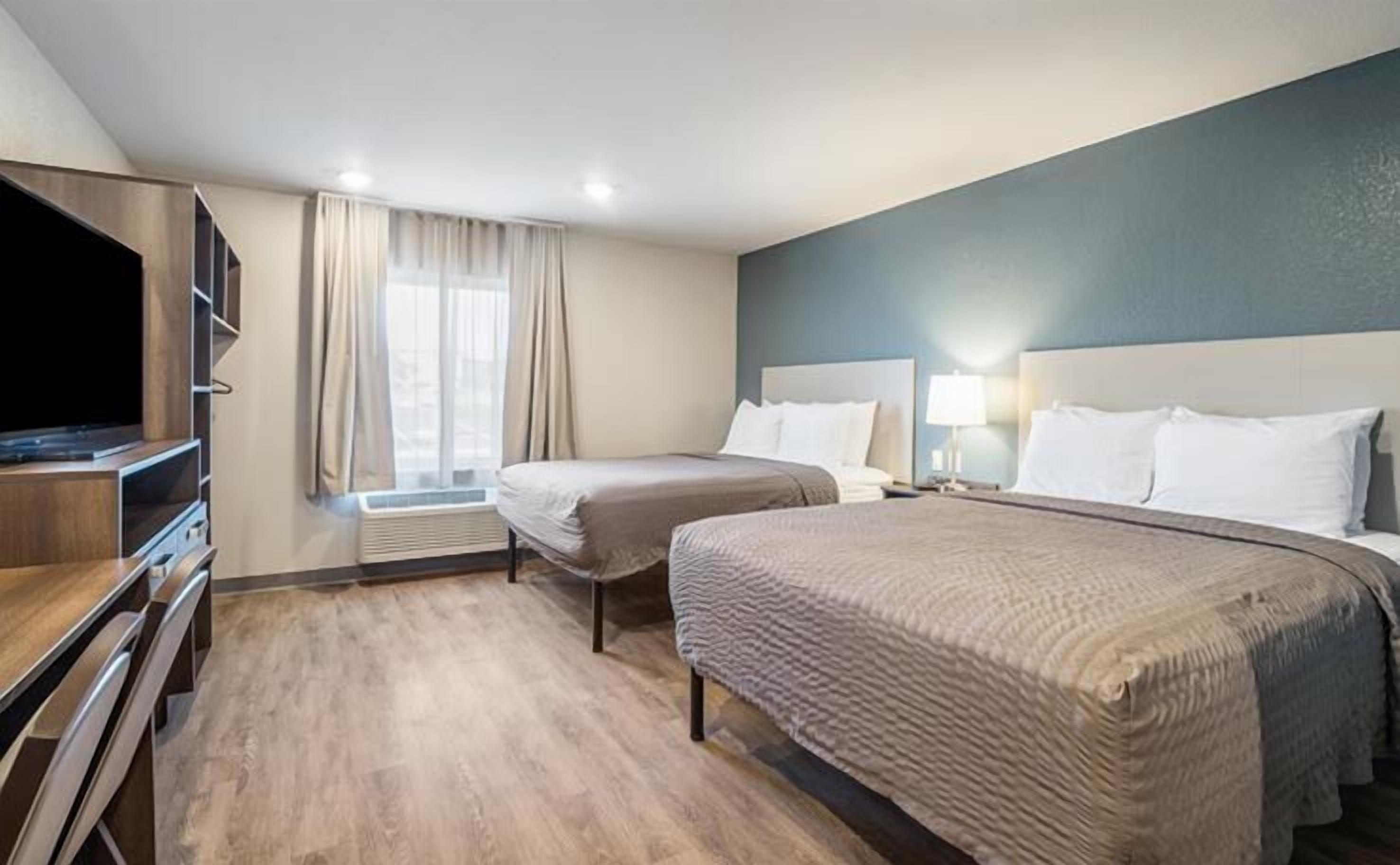 Relax and Unwind in Bellflower! 2 Modern Units, Full Kitchen, Pet-friendly!