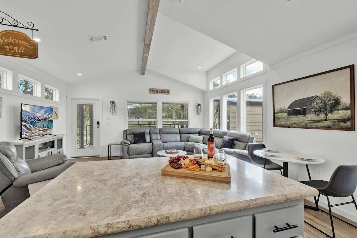 House, Multiple Beds, Patio (#22 3567 US 290 E) | Interior