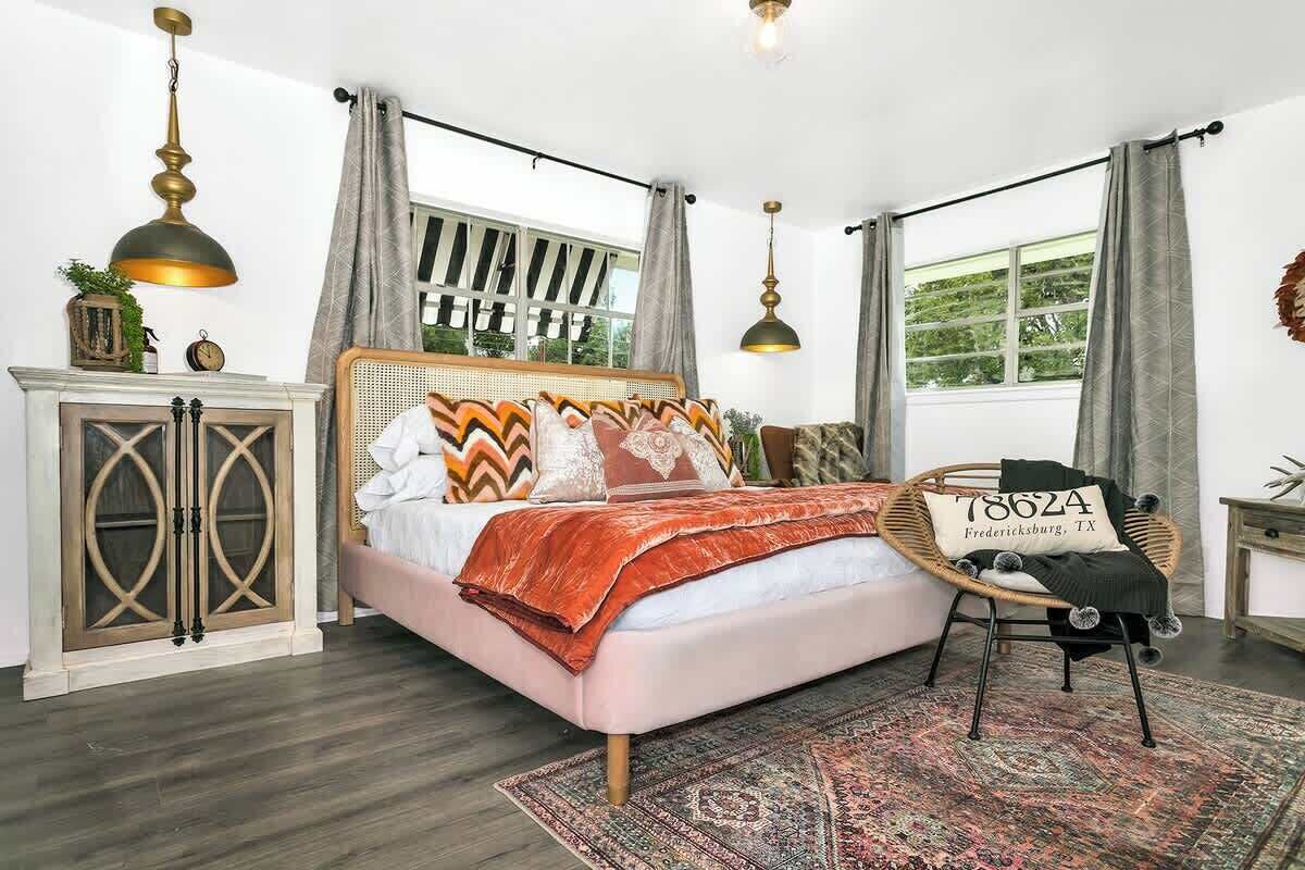 3 habitaciones, decoración personalizada y muebles diferentes 