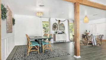 Ev, Birden Çok Yatak, Sıcak Su Küveti, Şehir Manzaralı (111 Cristol) | 3 yatak odası, ayrı ayrı dekore edilmiş, ayrı ayrı döşenmiş