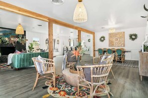 House, Multiple Beds, Hot Tub, City View (111 Cristol) | Interior